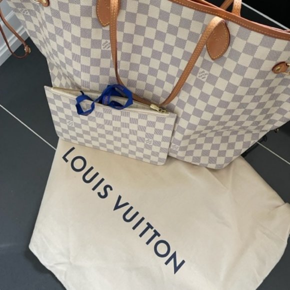 Brand New LV pouch ONLY***sold** - Picture 11 of 16